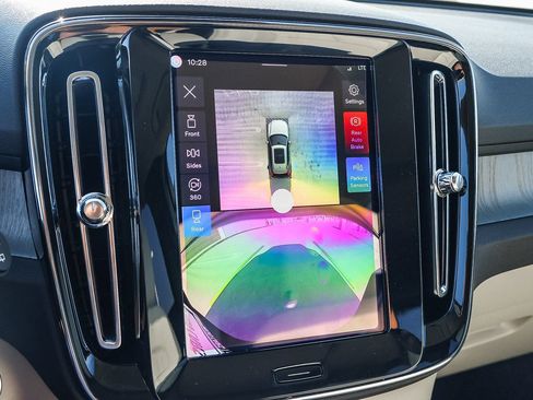 New 2026 Volvo XC40 B5 Plus w/ Protection Package Premier image 37