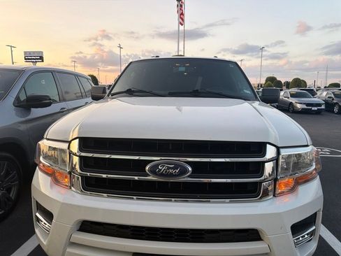 Used 2015 Ford Expedition XLT w/ Equipment Group 202A RWD image 2