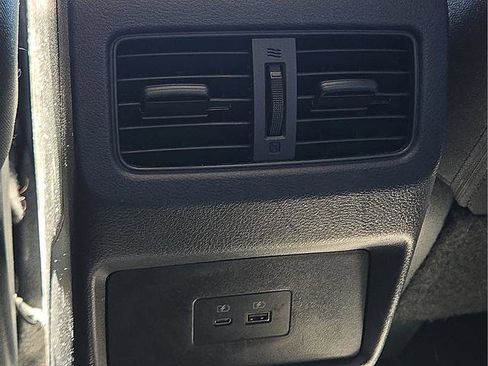 Used 2022 Nissan Rogue SV FWD image 11