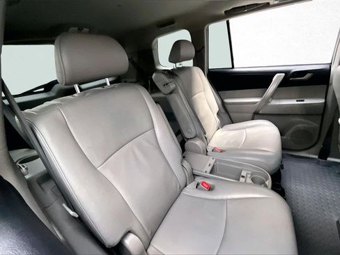 Used 2012 Toyota Highlander SE image 25