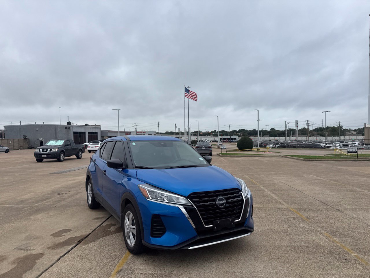Used 2025 Nissan Kicks Play S FWD image 4