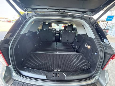Used 2022 Ford Explorer Limited w/ Equipment Group 301A AWD/4WD image 40