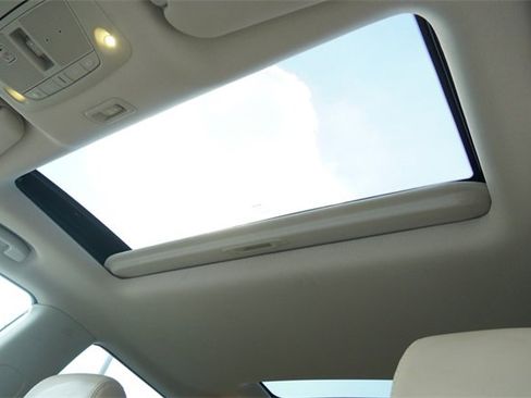 Used 2018 Nissan Pathfinder Platinum image 25