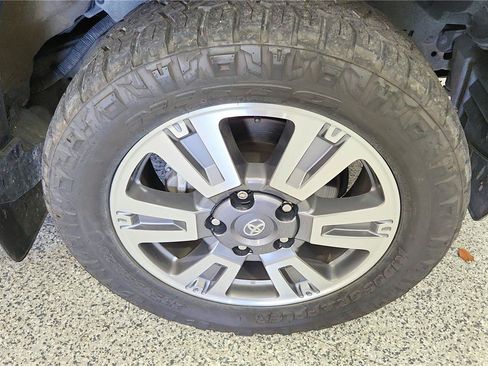 Used 2018 Toyota Tundra Platinum AWD/4WD image 30
