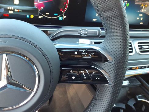 New 2026 Mercedes-Benz GLS 580 4MATIC image 17