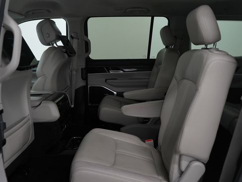 Used 2022 Jeep Wagoneer Series III w/ Rear Seat Video Group 1 image 15