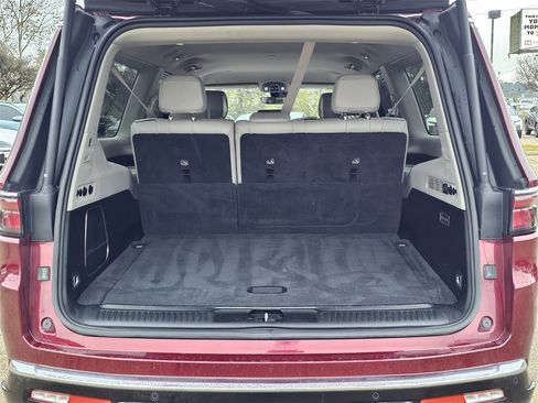 Used 2024 Jeep Wagoneer L Series II image 28