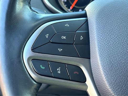 Used 2020 Jeep Cherokee Limited image 16