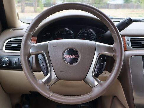 Used 2007 GMC Yukon SLT w/ SLT Preferred Equipment Group AWD/4WD image 18