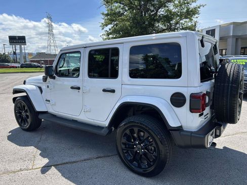 Used 2025 Jeep Wrangler Unlimited Sahara AWD/4WD image 7