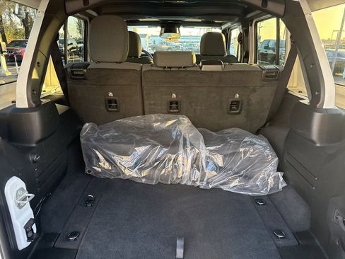 Certified 2025 Jeep Wrangler Unlimited Sahara AWD/4WD image 7