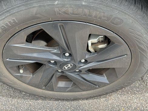 Used 2023 Hyundai Elantra SEL FWD image 9