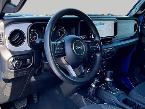 Used 2025 Jeep Gladiator Sport AWD/4WD image 18
