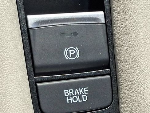Certified 2023 Honda HR-V LX image 23