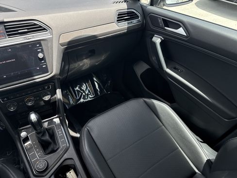 Used 2019 Volkswagen Tiguan SE w/ Panoramic Sunroof Package AWD/4WD image 15