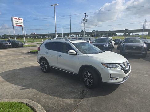 Used 2017 Nissan Rogue SL w/ SL Premium Package FWD image 8