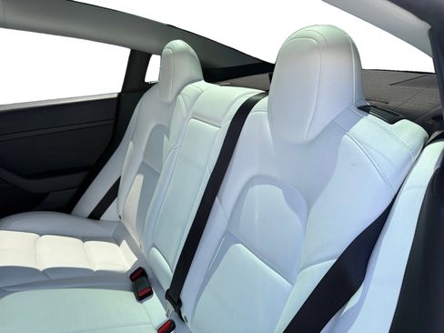 Used 2022 Tesla Model 3 image 16