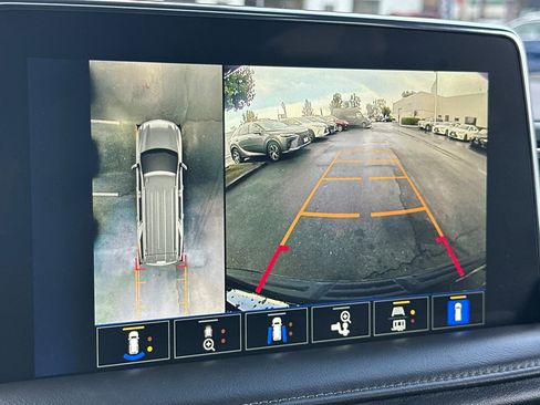 Used 2023 Chevrolet Tahoe Z71 w/ Luxury Package image 16