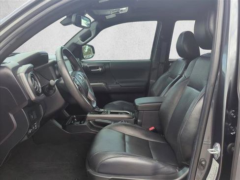 Certified 2022 Toyota Tacoma TRD Off-Road image 13