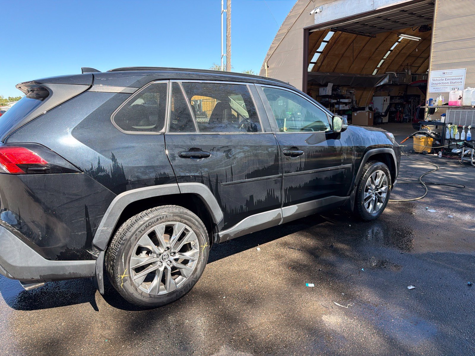 Used 2019 Toyota RAV4 XLE Premium w/ Cold Weather Package AWD/4WD image 4