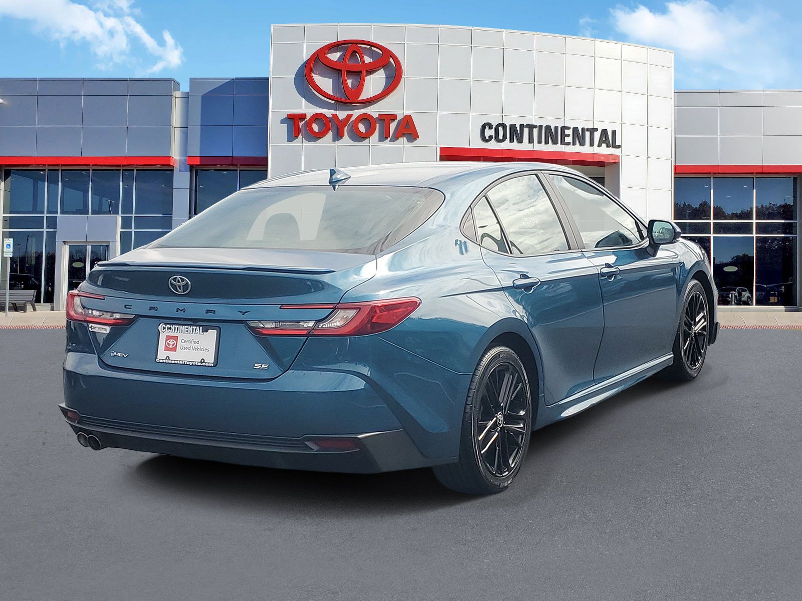 Certified 2025 Toyota Camry SE FWD image 5