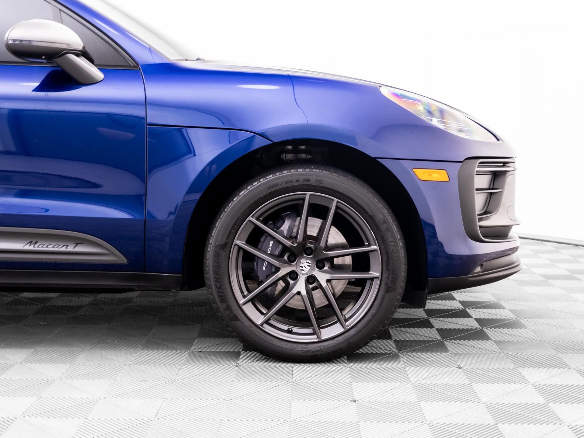 Certified 2024 Porsche Macan Turbo AWD/4WD image 32