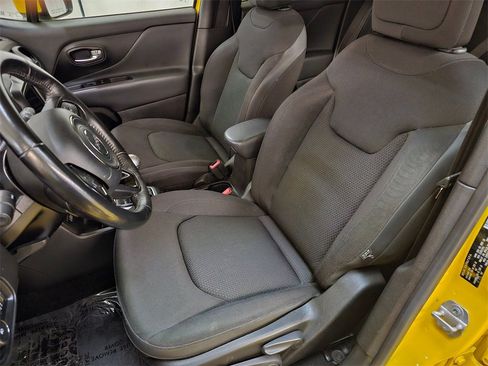 Used 2018 Jeep Renegade Altitude image 22