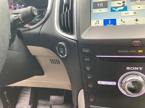 Used 2017 Ford Edge Titanium w/ Technology Package image 21