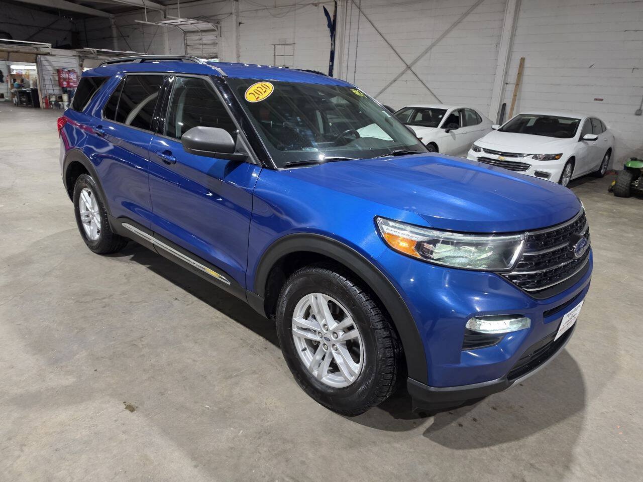 Used 2020 Ford Explorer XLT w/ Equipment Group 202A AWD/4WD image 18