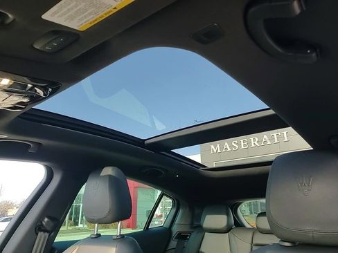 Certified 2023 Maserati Grecale Modena image 19