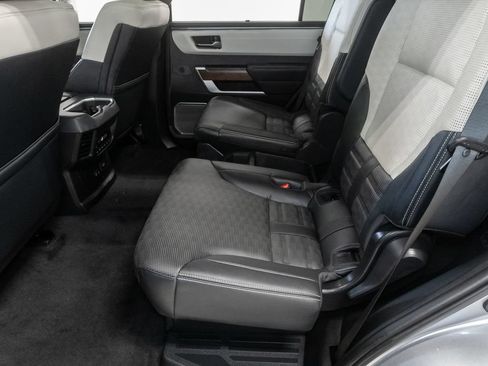Used 2025 Toyota Sequoia Capstone AWD/4WD image 32