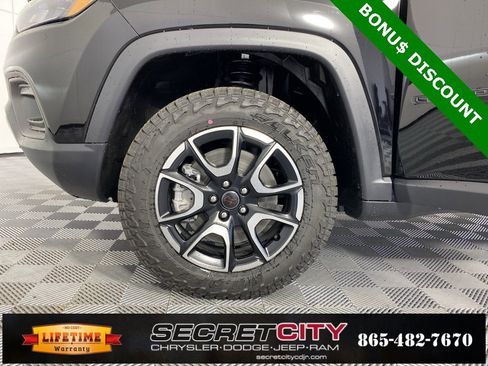 New 2026 Jeep Compass Trailhawk image 9