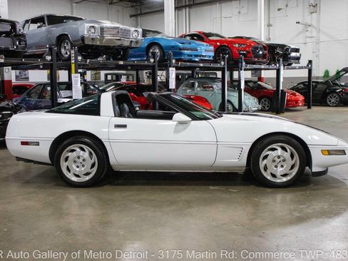 Used 1996 Chevrolet Corvette Coupe image 9