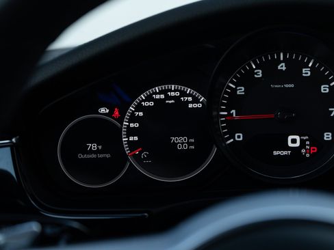 Used 2018 Porsche Panamera 4S image 12