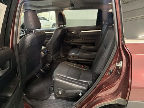 Used 2014 Toyota Highlander XLE AWD/4WD image 10