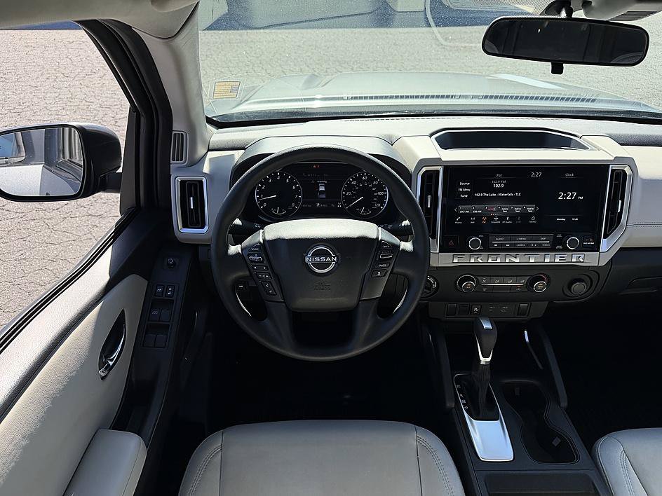 Used 2025 Nissan Frontier SV AWD/4WD image 6