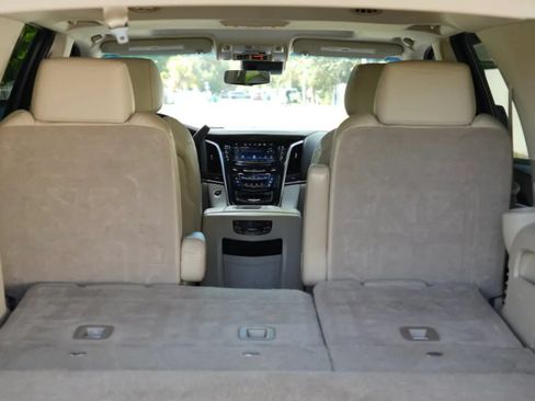 Used 2017 Cadillac Escalade Luxury RWD image 15