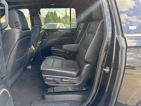 Used 2023 Cadillac Escalade ESV Premium Luxury image 17