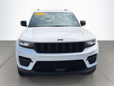 Used 2024 Jeep Grand Cherokee Altitude AWD/4WD image 9
