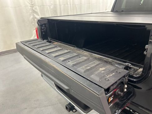 Used 2022 GMC Sierra 1500 SLT image 32