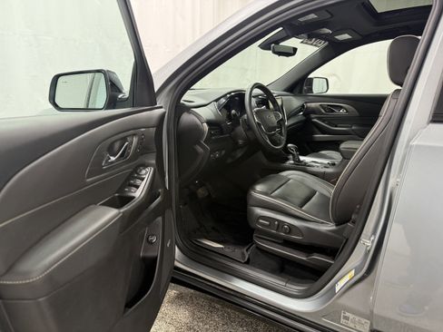 Used 2023 Chevrolet Traverse Premier w/ Redline Edition image 12