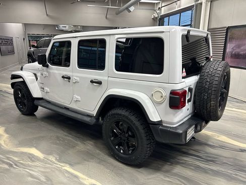 Used 2018 Jeep Wrangler Unlimited Sahara AWD/4WD image 31