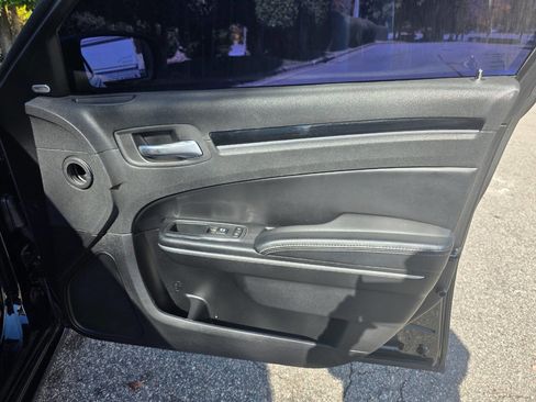 Used 2019 Chrysler 300 S image 32