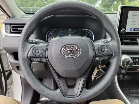 Used 2025 Toyota RAV4 LE AWD/4WD image 19