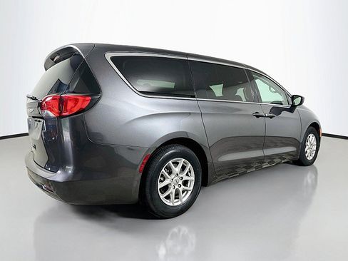 Used 2023 Chrysler Voyager LX FWD image 7