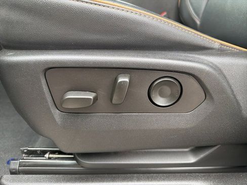 Used 2023 GMC Yukon XL AT4 w/ Technology Package image 10