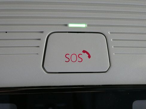 New 2025 Volkswagen Tiguan SE image 18