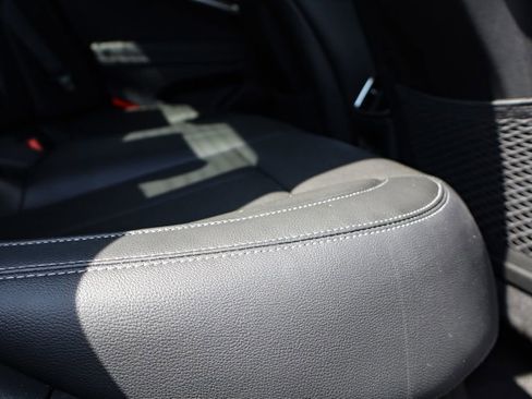 Used 2026 Genesis G70 2.5T image 18