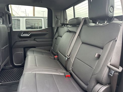 Used 2023 GMC Sierra 1500 SLT image 12