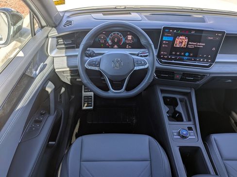New 2026 Volkswagen Tiguan SE R-Line FWD image 20